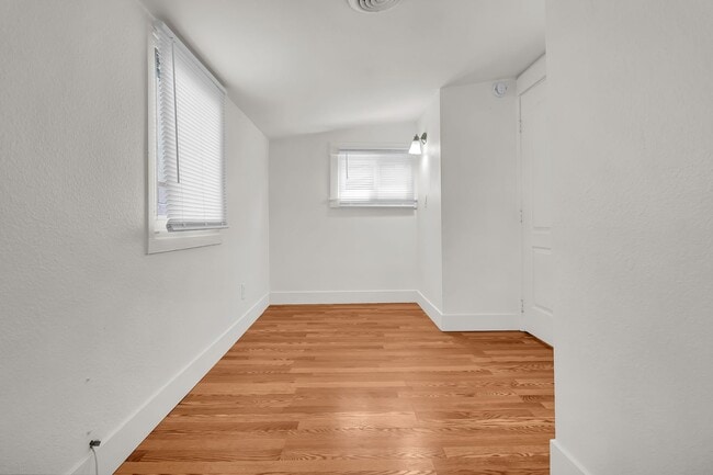 Building Photo - 420 Bonito Ave
