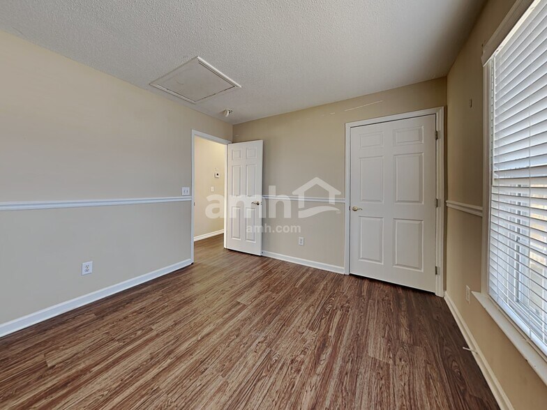 Building Photo - 1605 Glenn Meade Dr