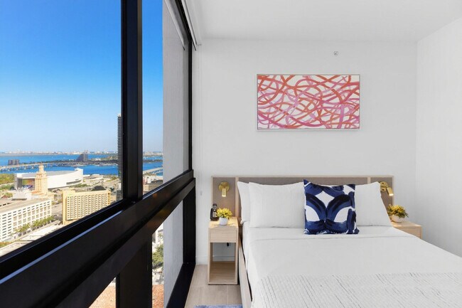 Building Photo - 225 N Miami Ave