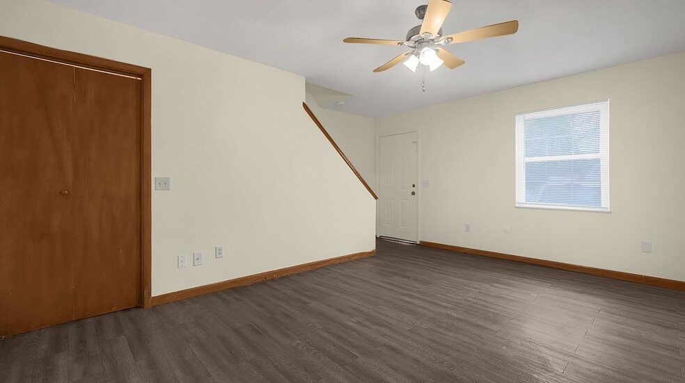 Building Photo - 3042 Sandridge Ave