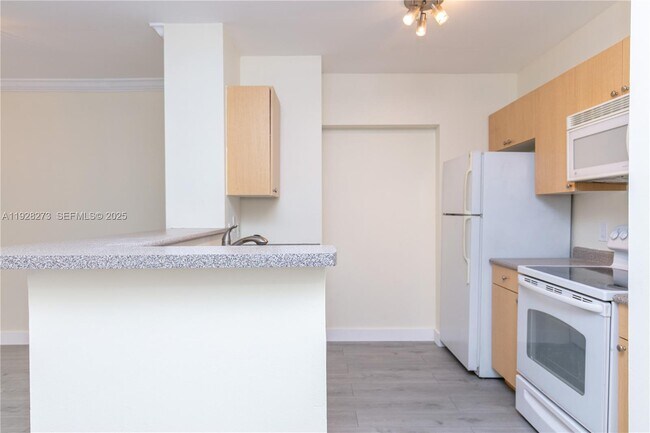 Building Photo - 1919 Van Buren St