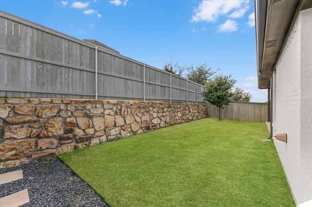 Building Photo - 2301 Shorthorn Dr