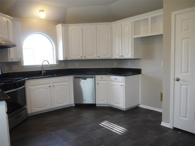 Building Photo - 10931 Castle Dr