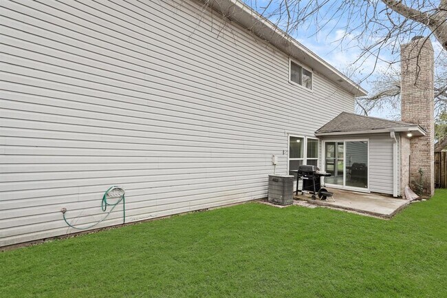 Building Photo - 10814 Sugar Hill Dr