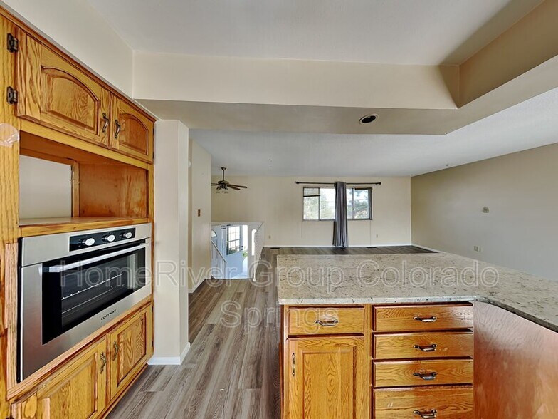 Building Photo - 1051 Hathaway Dr