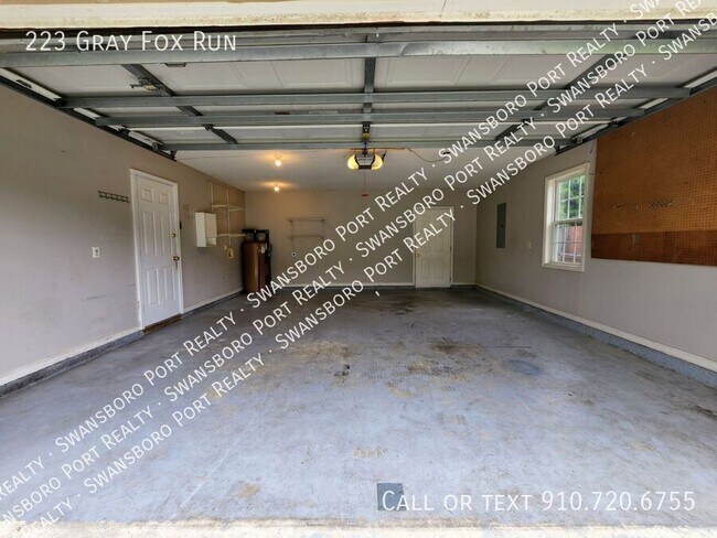 Building Photo - 223 Gray Fox Run