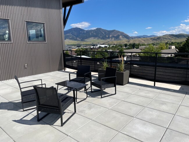 Building Photo - 605 N 7th Ave