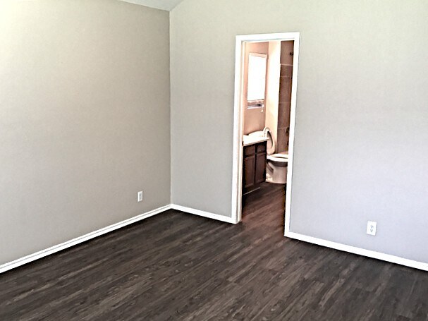 Building Photo - 102 Quail Cir