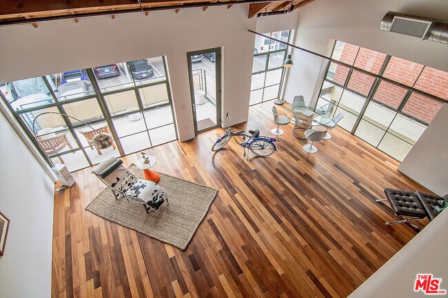 Building Photo - 1046 Princeton Dr