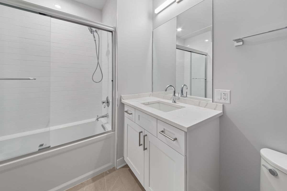 Building Photo - 4637 N Ashland Ave