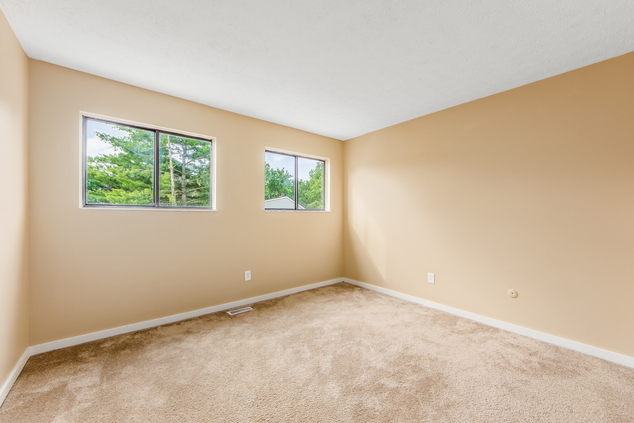 Building Photo - 3003 Cranston Dr