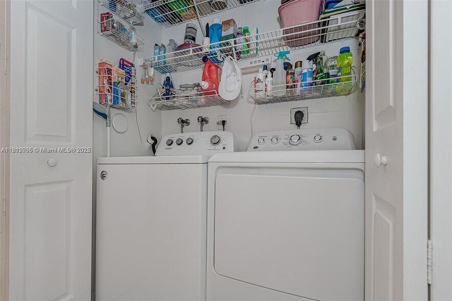 Building Photo - 1641 Zenith Way