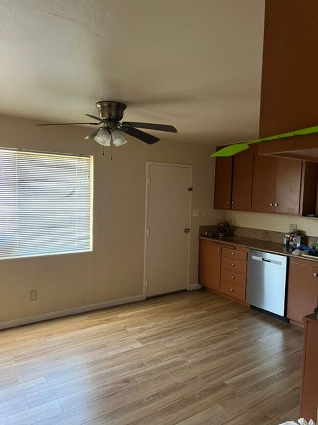 Building Photo - Home for Rent in South Sacramento