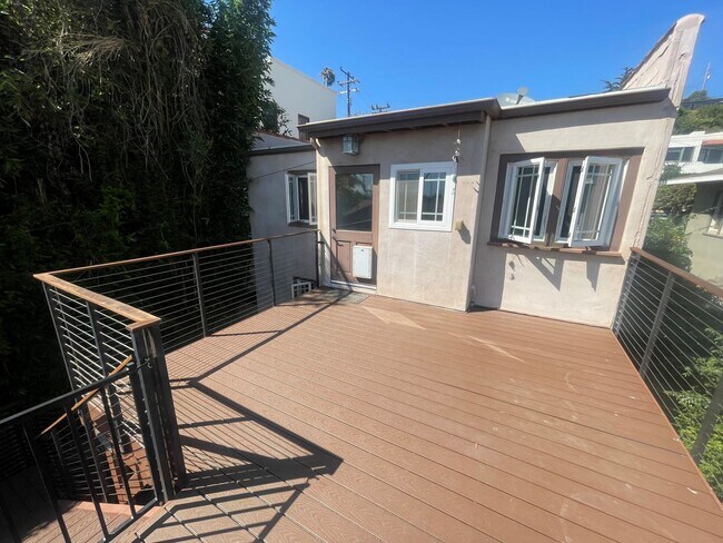 Building Photo - 916-920 Poli