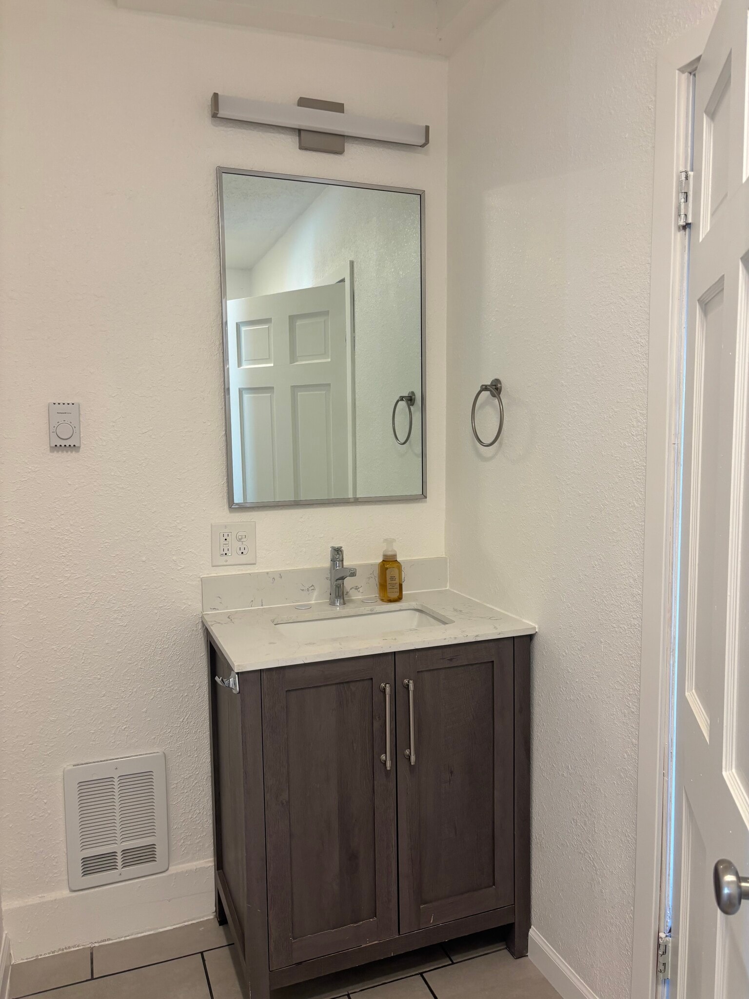 bathroom - 1725 S 35th St