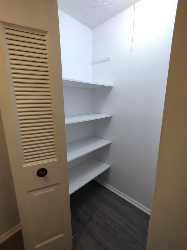 Building Photo - Beautiful Townhome located in Quail Hollow!