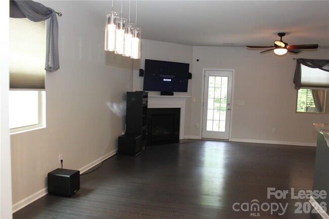 Building Photo - 6017 Sweetbay Ln