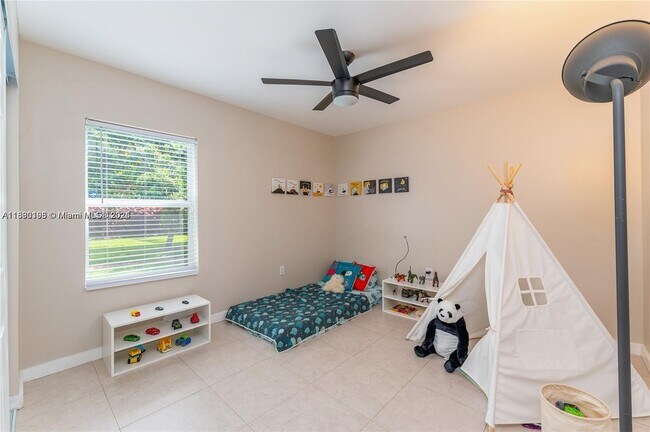 Building Photo - 510 SW 16th Ct