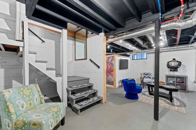 Building Photo - 13 Chapin St