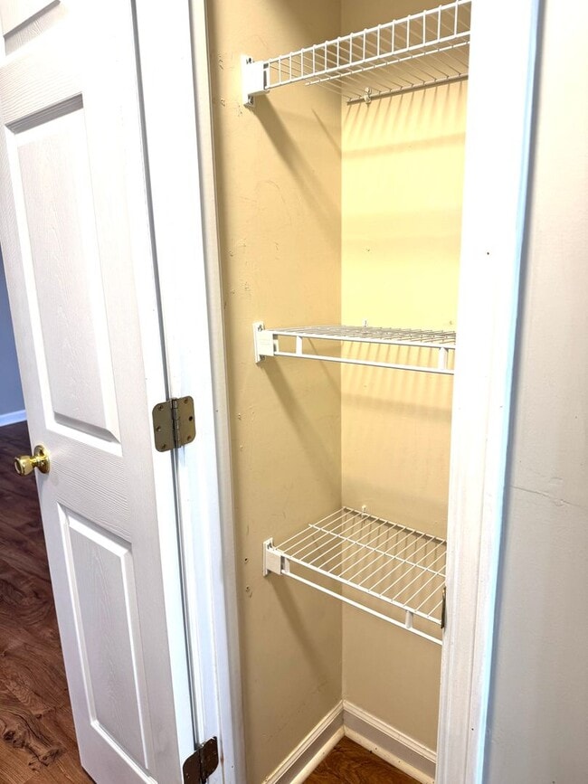 Building Photo - 3 bedroom in Oak Grove