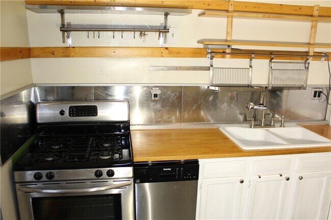 Building Photo - 1075 Manigault St SE