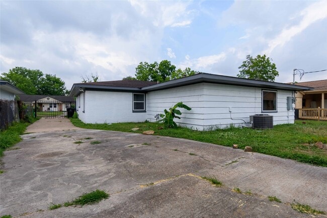 Building Photo - 126 Red Ripple Rd