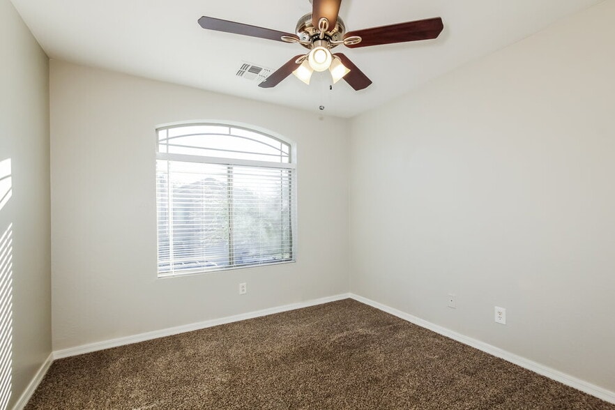Building Photo - 12916 W Lawrence Ct