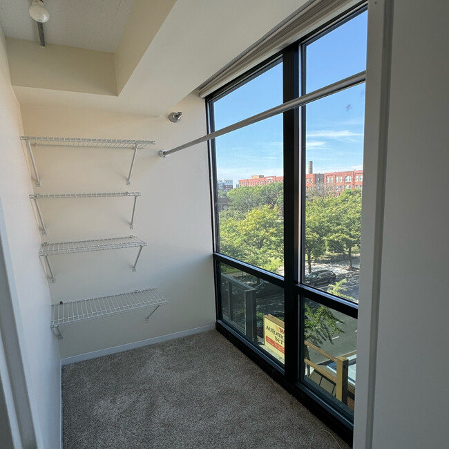 Building Photo - 1309 N Wells St