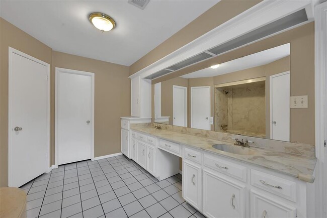 Building Photo - 2010 Tucumcari Dr