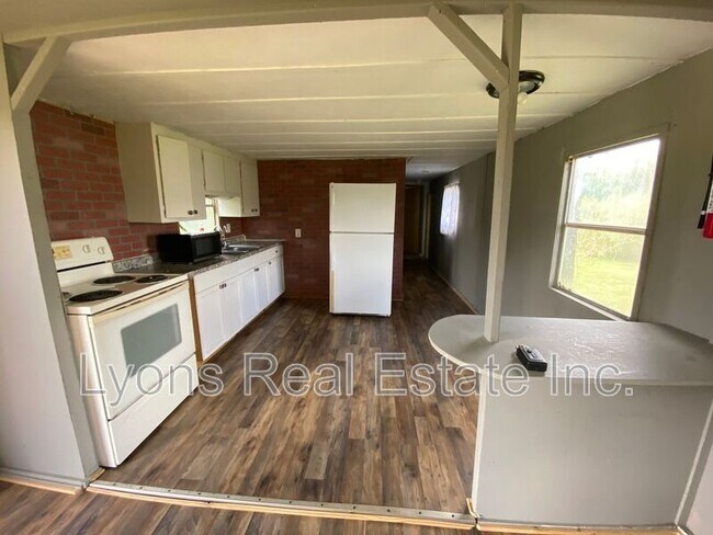 Building Photo - 8086 Heck Dr