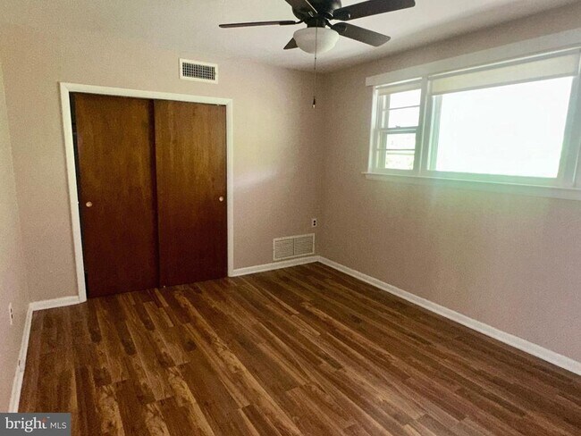 Building Photo - 117 Elm Ave
