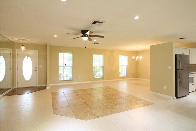 Building Photo - 1311 Glenview Ln