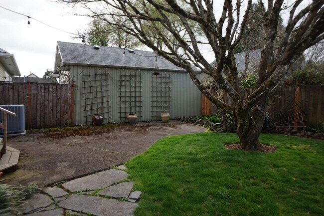 Building Photo - NE Portland - Irvington 3-bedroom Beauty!