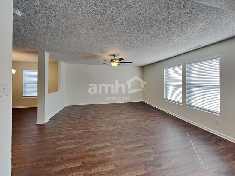 Building Photo - 2142 Olympia Dr