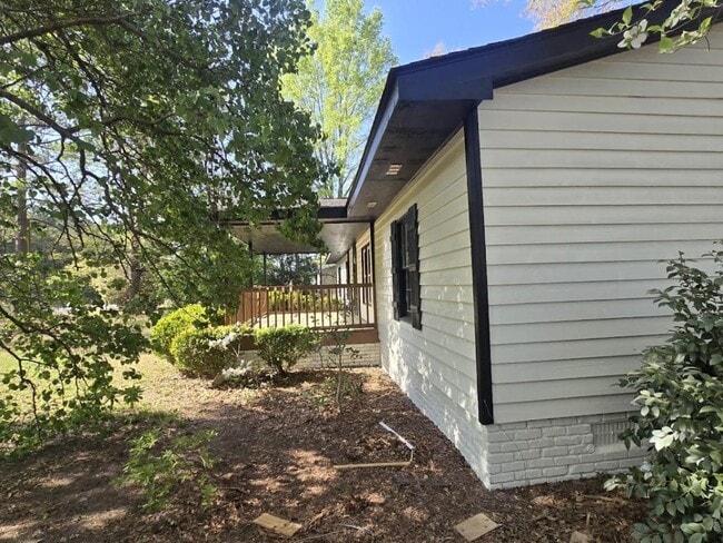 Building Photo - 2619 W Black Creek Rd