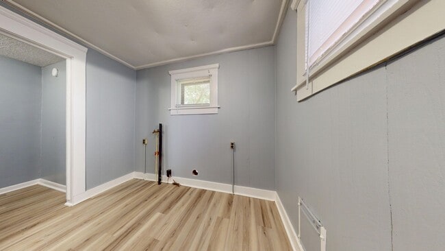 Building Photo - Freshly updated, large garage/small yard