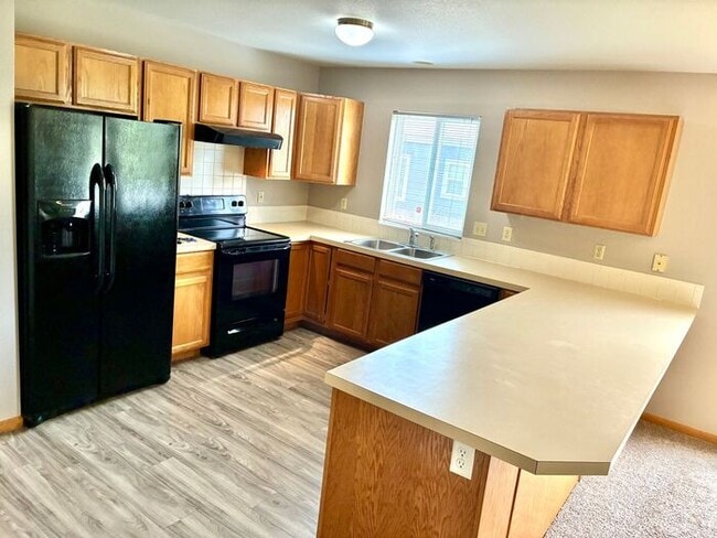 Building Photo - Beautiful 2 Bed/1 Bath Ranch Style Townhome!