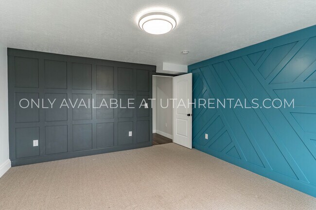 Building Photo - 4143 N Fairfield Dr
