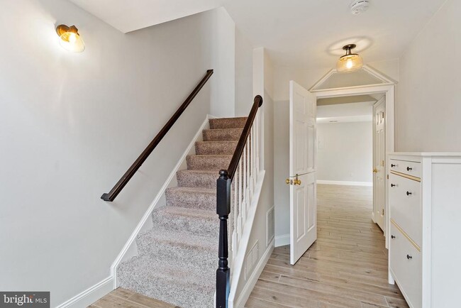 Building Photo - 1099 Longview Ln