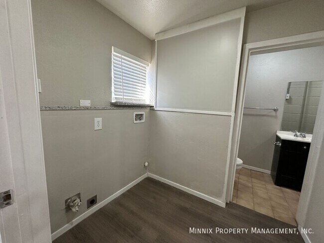 Building Photo - 1712 27th St