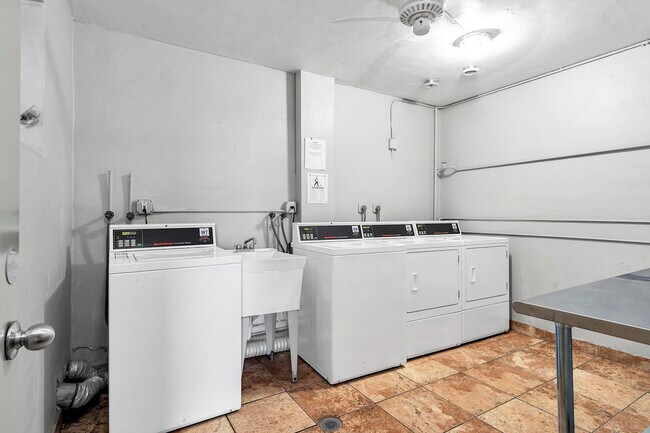 Building Photo - 1690 NE 191st St