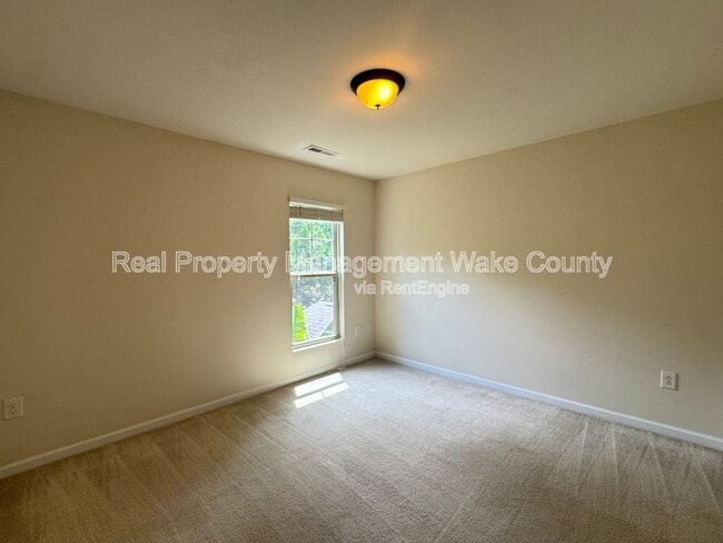 Building Photo - 2108 Chipley Dr