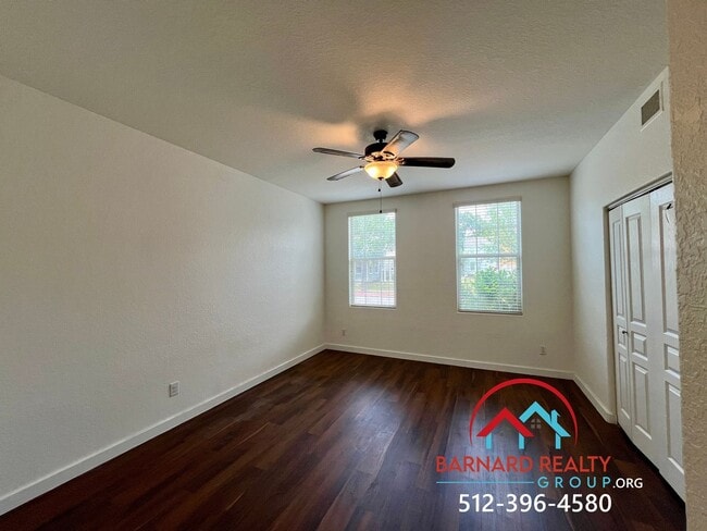 Building Photo - Available Now: Bright and Inviting 2 Bed, ...