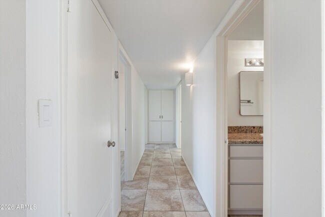 Building Photo - 2548 N 68th Pl