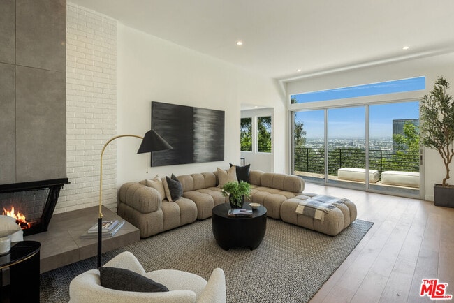 Building Photo - 3564 Multiview Dr