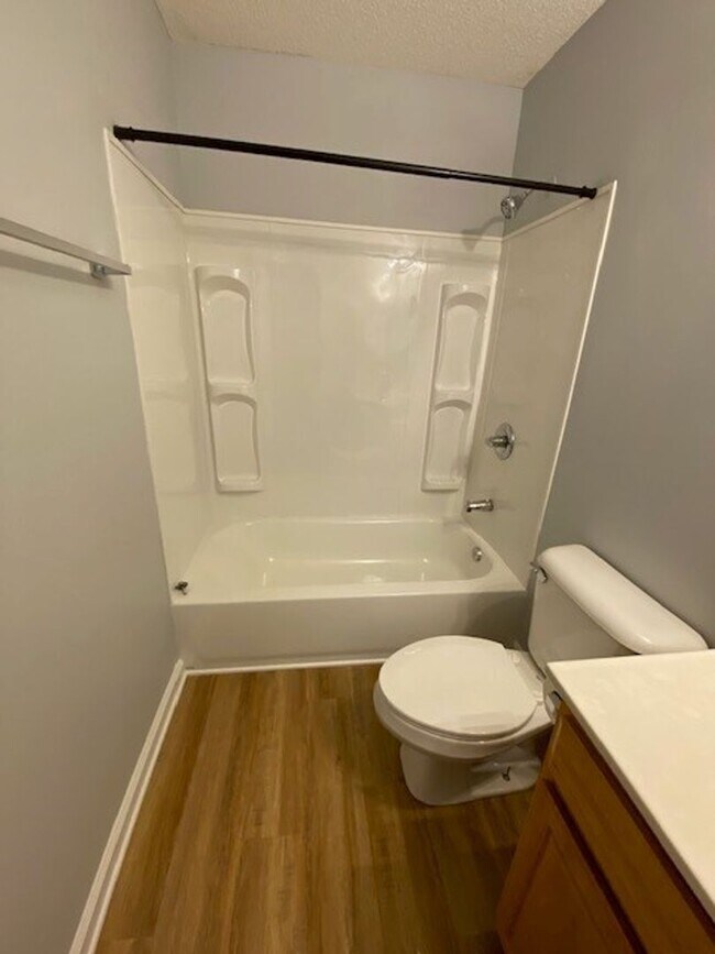 Building Photo - Welcome to this beautiful 4 bedroom, 2 bathroom home located in the desirable area of Wilmington,...