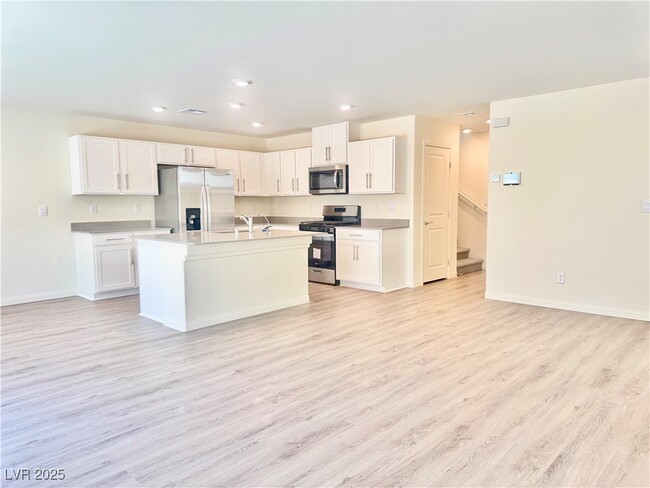 Building Photo - 808 Calm Crystal Ct