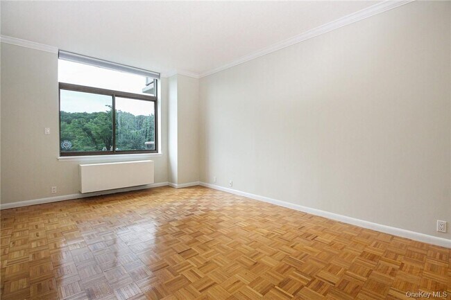 Building Photo - 35 N Chatsworth Ave