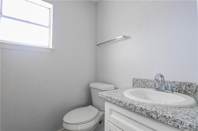 Building Photo - 720 E Sugarcane Dr