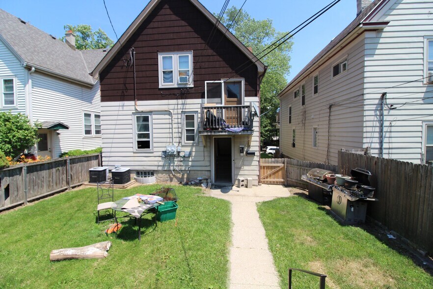 Building Photo - 2933 N Newhall St